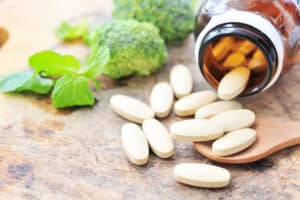 Hvad er den anbefalede daglige dosis af multivitaminer?